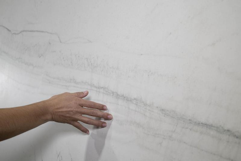 На пол Montblanc Bookmatch White A Soft Matt - фото 3