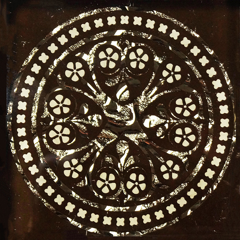 ВБ 32 Декоративная вставка Стекло Диадема золото 6.6х6.6