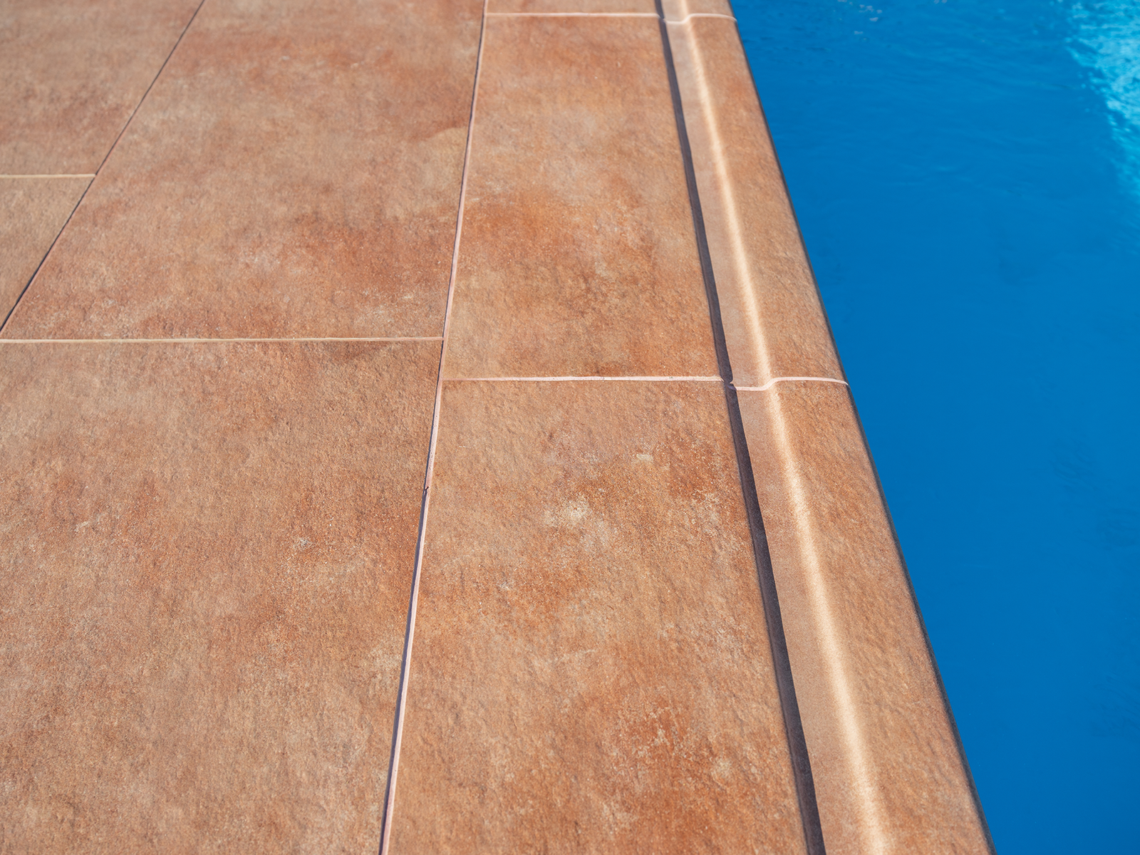Бордюр Terrace Antislips Natural Series Угол фарфорового поручня внутренний 90 Natural Mocha 25x50 - фото 62